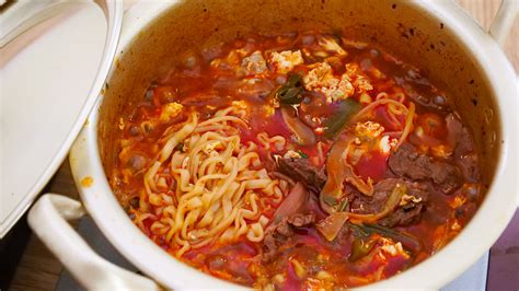 Korean Spicy Beef Ramen 4 - Seonkyoung Longest