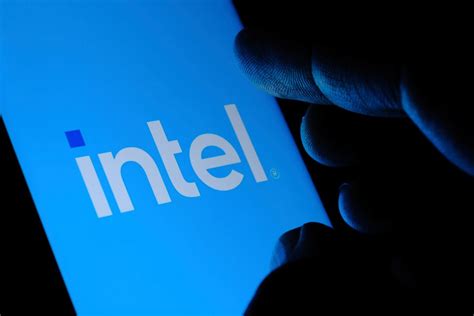 Intel reveals new AI chip - CEO North America