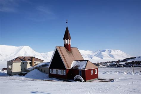 Svalbard in Winter: 12 Otherworldly and Epic Things to Do