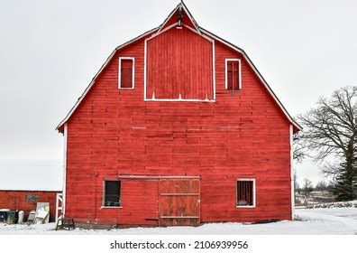 Red Barn Winter Snow Stock Photo 2106939956 | Shutterstock