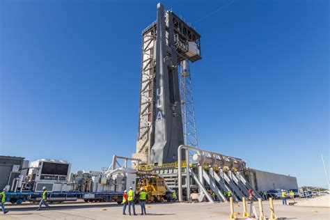 ULA rolls out new launch mount for Vulcan rocket