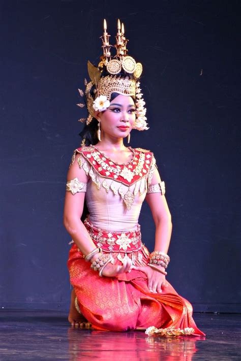 Local style: Cambodian Apsara dance costume Angkor Thom, Angkor Wat ...