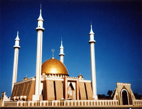 Abuja National Mosque, Abuja, Nigeria - Heroes Of Adventure