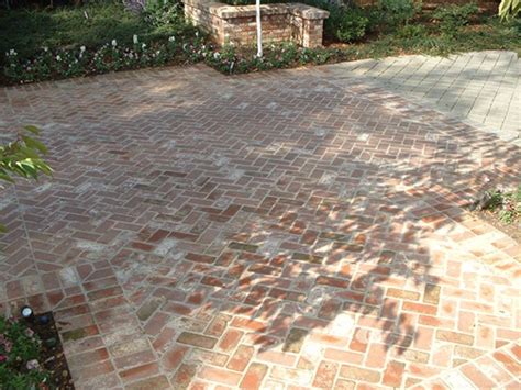 Brick Paved Patio / Herringbone Pattern | Мощение дорожек в саду, Задний дворик, Дизайн патио