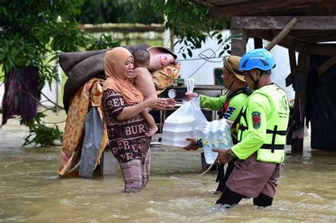 Heavy floods hit southern Thailand, rescue continues | The Straits Times