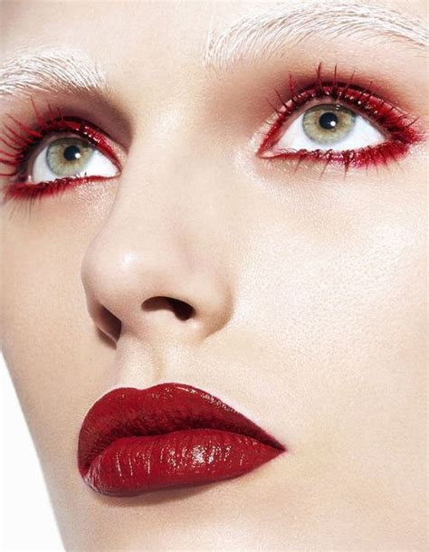 Red Eyeliner Makeup Looks: Bold and Brilliant | Red eyeliner makeup, No ...