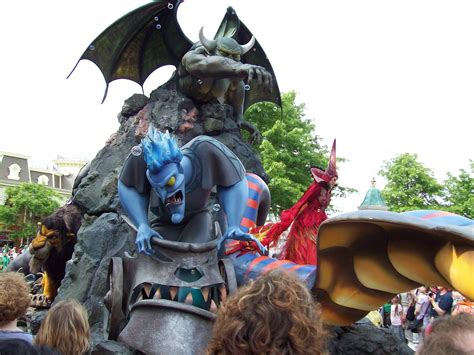 disney_parade_13.jpg from Stitch - hosted by Neoseeker