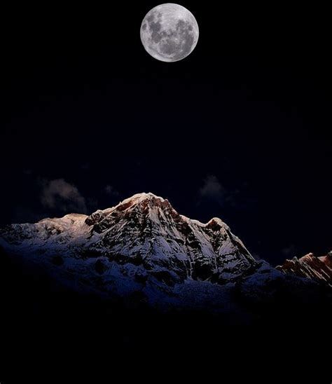 Full moon over snowy mountain | Lua