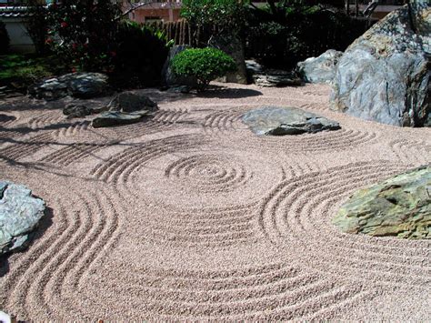 Pin by BCSContent on GET OUT IN THE GARDEN AND GROW SOMETHING :) | Japanese rock garden, Zen ...