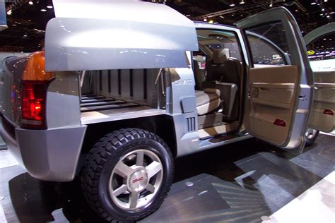 2002 GMC Terra 4 Concept Image. Photo 6 of 7