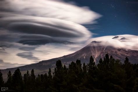 Lenticular Clouds Archives - Universe Today