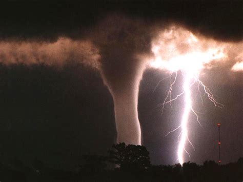 lightning tornado at night - a photo on Flickriver