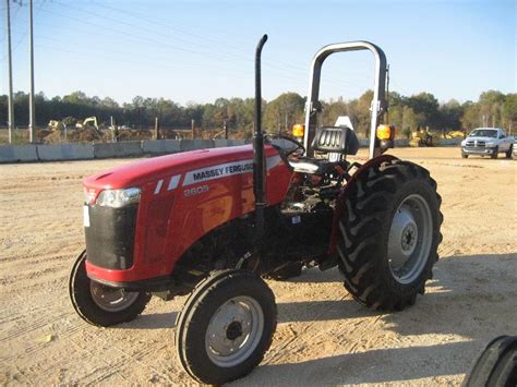 MASSEY FERGUSON 2605 FARM TRACTOR