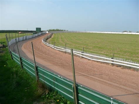 Race track off Ten Yards Lane, Thornton © Humphrey Bolton cc-by-sa/2.0 :: Geograph Britain and ...