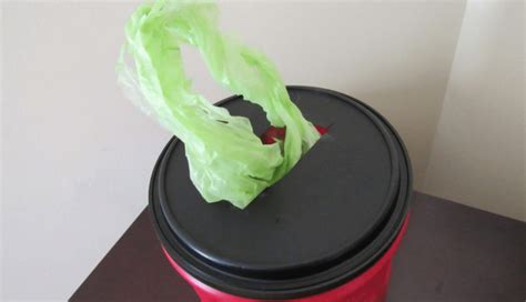 Easy DIY Coffee Can Grocery Bag Holder (4 easy steps to do)