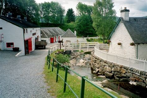 Edradour, Distillery © Astrid H cc-by-sa/2.0 :: Geograph Britain and Ireland