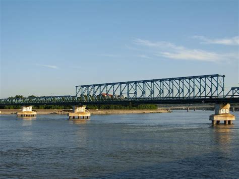 Road–Railway Bridge (Novi Sad, 2000) | Structurae