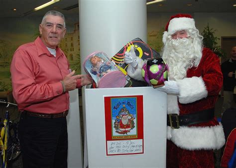 DVIDS - Images - R. Lee Ermey helps Toys for Tots [Image 2 of 2]