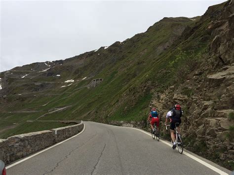 cycling Italy: bike rental Bormio Stelvio Pass.