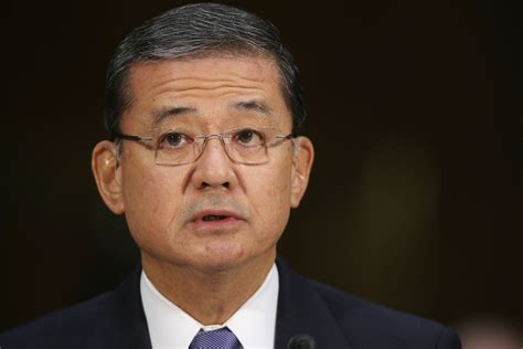 VA Secretary Eric Shinseki begins to draw friendly fire - CBS News