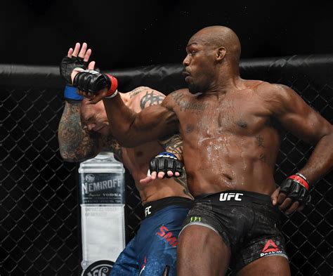 Jones submits Gane to claim UFC heavyweight crown | Reuters