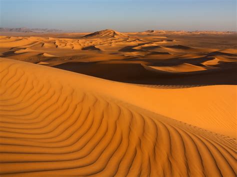 The largest hot desert in the world has an area of 3.552 million square miles, and spans 10 ...