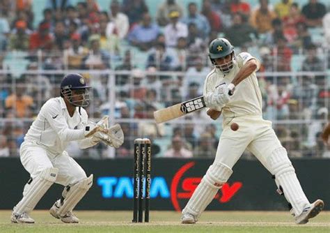 Misbah-ul-Haq scored his maiden Test century | ESPNcricinfo.com