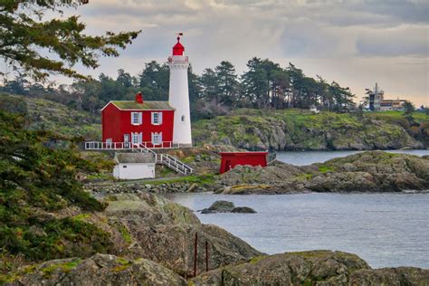 Fisgard lighthouse at Fort Rodd Hill National Historic Site – Visitor ...