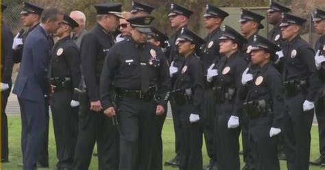 LAPD chief and mayor hope to recruit and hire more officers - CBS Los Angeles