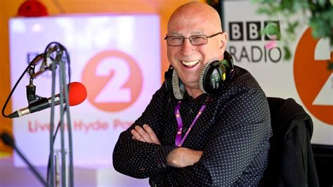 Ken Bruce signs off final Radio 2 show as BBC career comes to an end - BBC News