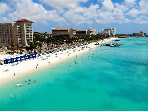 Palm Beach auf Aruba: karibisch, lebhaft und überfüllt - TravelSicht