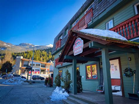 21 BEST Whistler Restaurants To Dine At (2024)