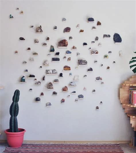 19+ Details of Rock Display Ideas - pecansthomedecor.com | Floating shelves living room ...