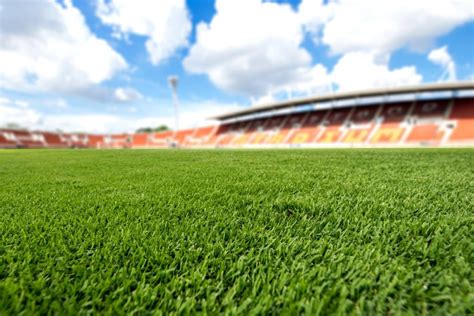 6 Advantages of Artificial Grass for a Football Field - Reform Sports