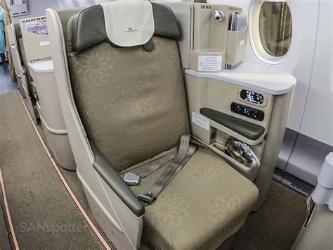 Vietnam Airlines A350-900 business class review Ho Chi Minh to Seoul ...