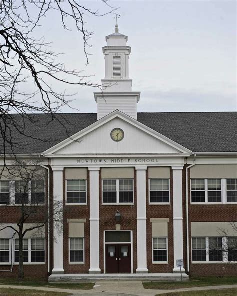 Board of Education votes to keep Newtown Middle School open