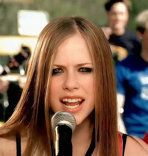 Avril Lavigne Complicated MV | Avril lavigne, Avril lavigne 2002, Avril lavigne let go