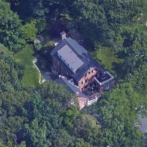 Bill Belichick's House (former) in Weston, MA - Virtual Globetrotting