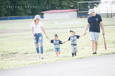 Creative family photo ideas | Family photos baseball theme | Family photos baseball field ...