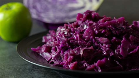 Braised Red Cabbage and Apples Recipe - The Black Peppercorn