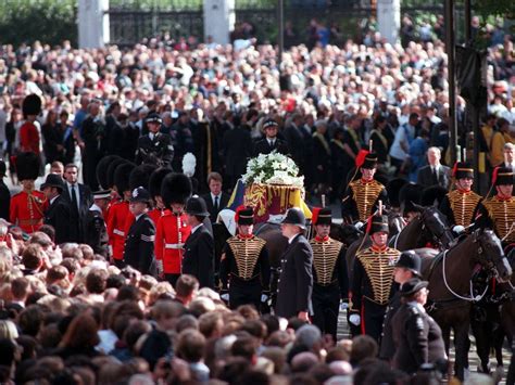 Roughly 2.5 Billion People Watched Princess Diana’s Funeral in 1997. At Its Height, the Queue to ...