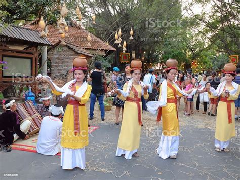 Folk Dances Of The Cham People In Festival Stock Photo - Download Image Now - Agricultural Fair ...