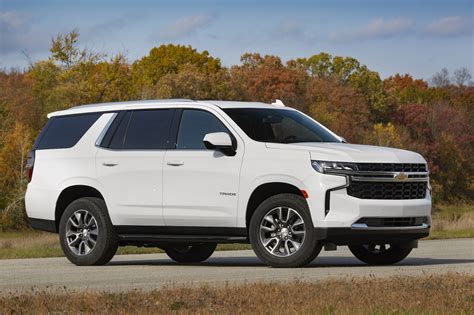 The 2021 Chevy Tahoe Diesel Is More Fuel-Efficient Than an Infiniti Coupe