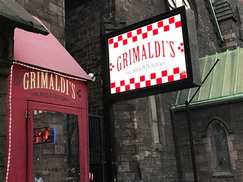 The Pastry Chef's Baking: NYC: Restaurant Review - Grimaldi's Pizza