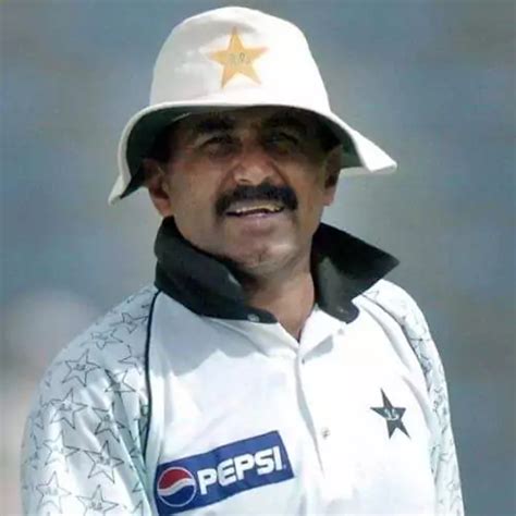 Javed Miandad Biography, Age, Wife, Family, Children & More