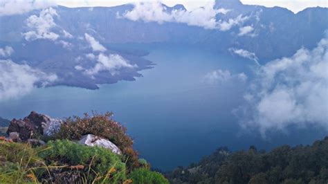 Shoeless and Clueless: Trekking the Mount Rinjani Crater - Wandering ...