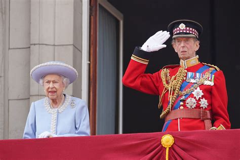 Queen Elizabeth's historic jubilee celebrations begin with parade | Daily Sabah