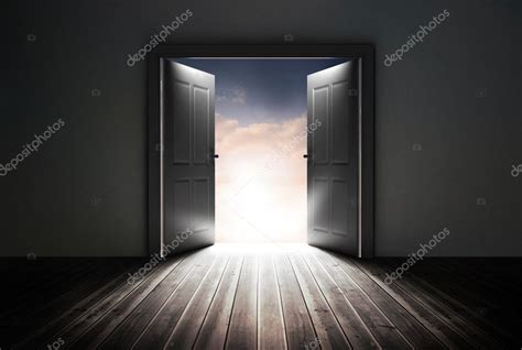 Doors opening to reveal beautiful sky — Stock Photo © Wavebreakmedia #25731331