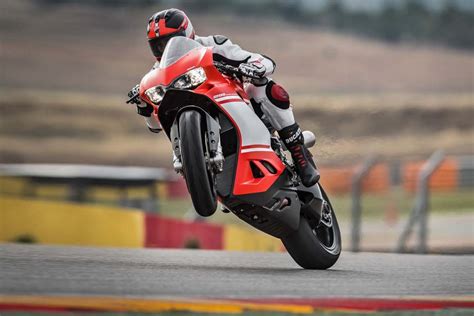 Watch the Ducati 1299 Superleggera Shred a Race Track