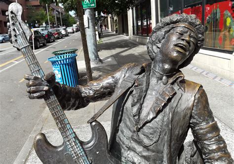 Quirky Attraction: Jimi Hendrix Statue in Seattle – Quirky Travel Guy